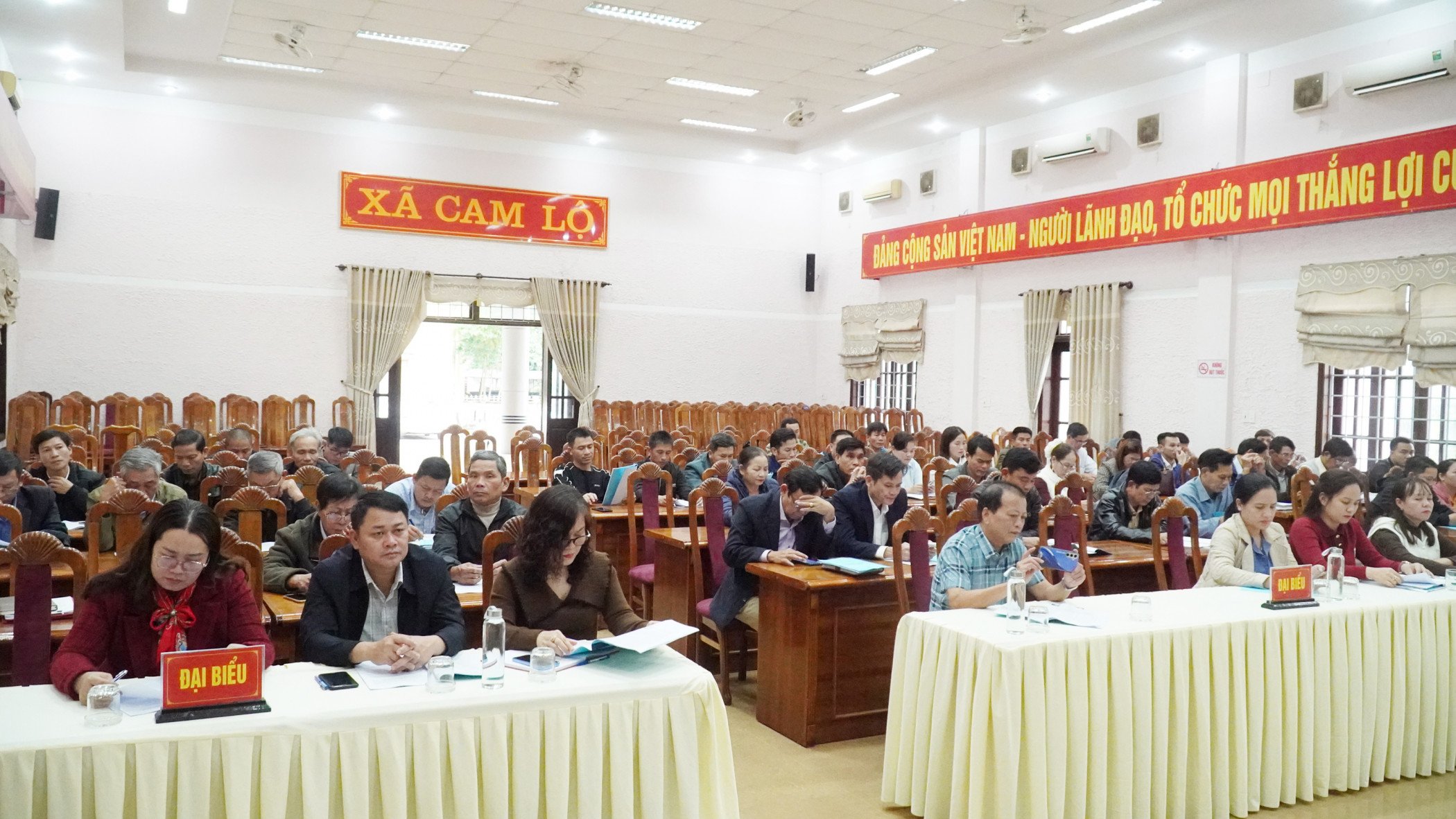 Tham dự hội nghị